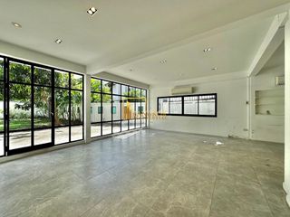 Haus zur Miete mit 3 Zimmer in Watthana, Bangkok