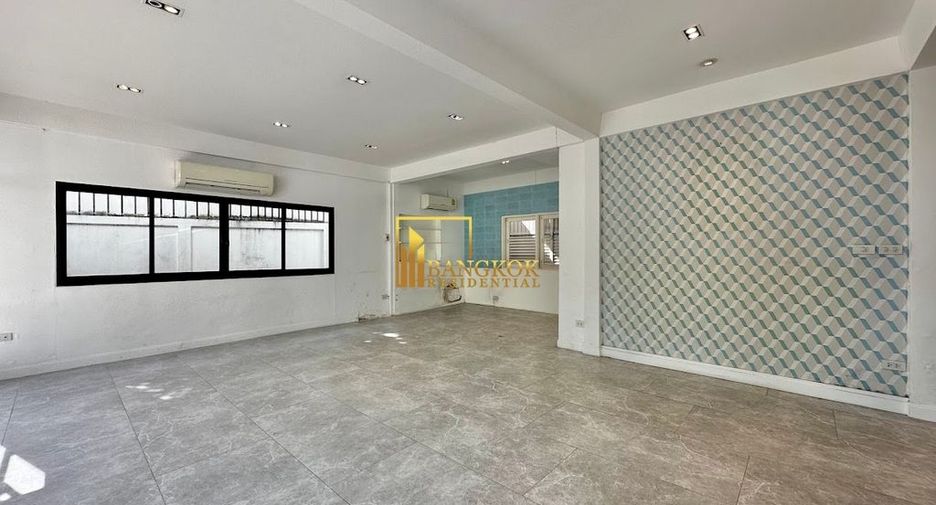 Haus zur Miete mit 3 Zimmer in Watthana, Bangkok