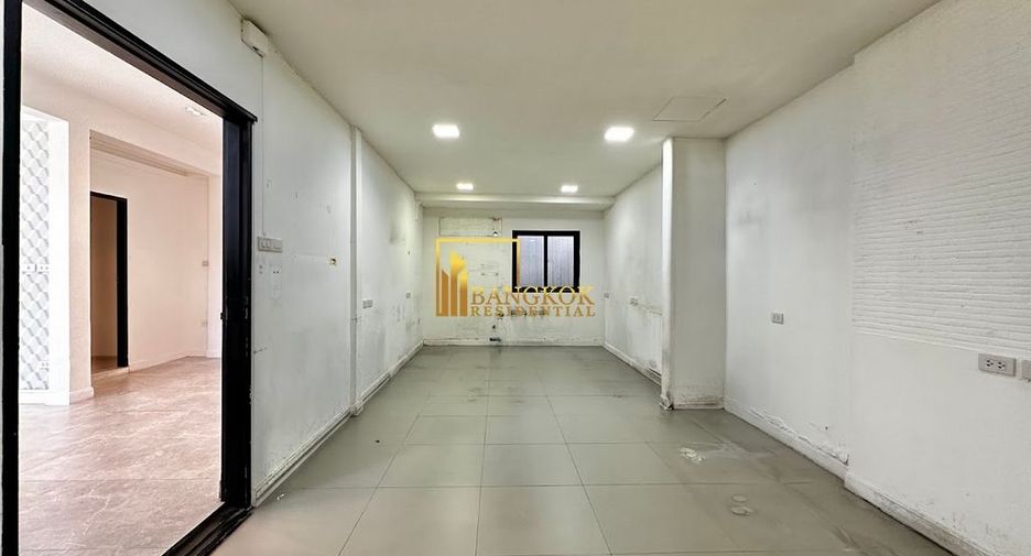 Haus zur Miete mit 3 Zimmer in Watthana, Bangkok