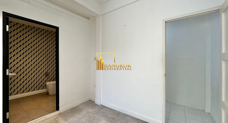Haus zur Miete mit 3 Zimmer in Watthana, Bangkok