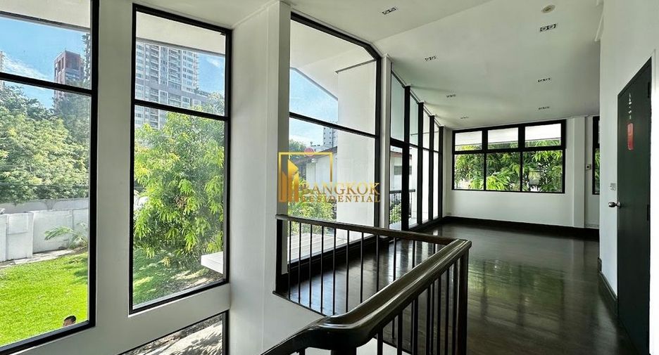 Haus zur Miete mit 3 Zimmer in Watthana, Bangkok