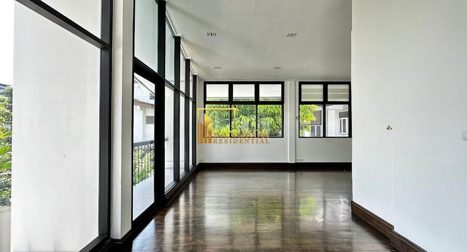 Haus zur Miete mit 3 Zimmer in Watthana, Bangkok