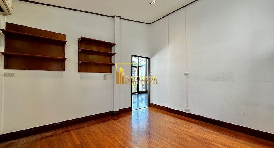 Haus zur Miete mit 3 Zimmer in Watthana, Bangkok
