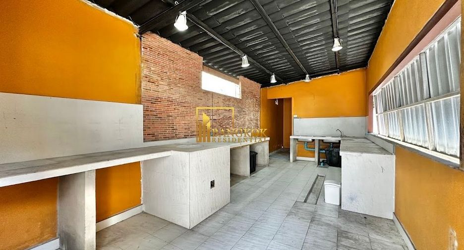 Haus zur Miete mit 3 Zimmer in Watthana, Bangkok