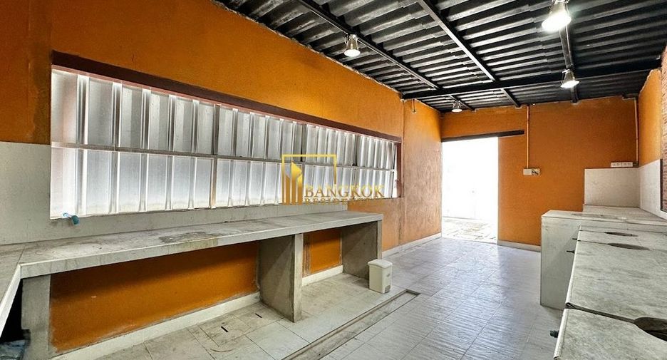 Haus zur Miete mit 3 Zimmer in Watthana, Bangkok