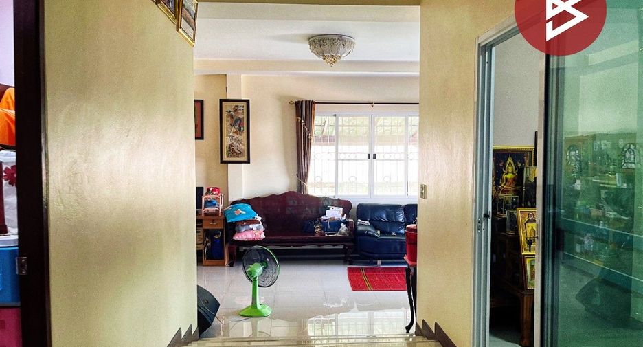 For sale 3 bedrooms house in Mueang Uthai Thani, Uthai Thani