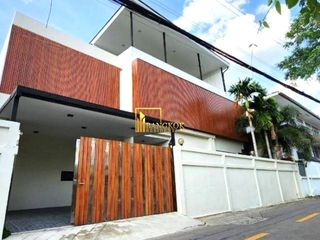 Haus zur Miete mit 3 Zimmer in Watthana, Bangkok