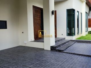 Haus zur Miete mit 3 Zimmer in Watthana, Bangkok