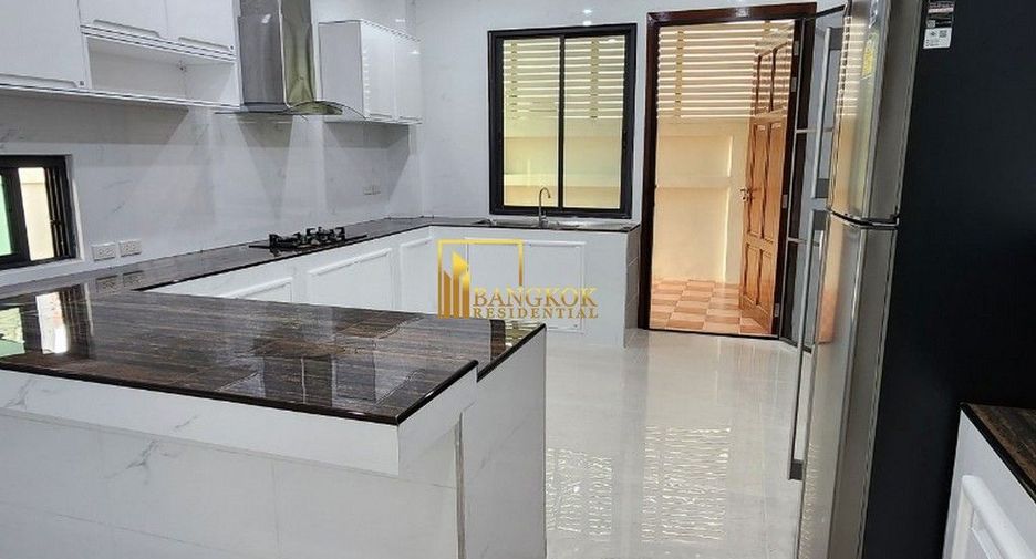 Haus zur Miete mit 3 Zimmer in Watthana, Bangkok