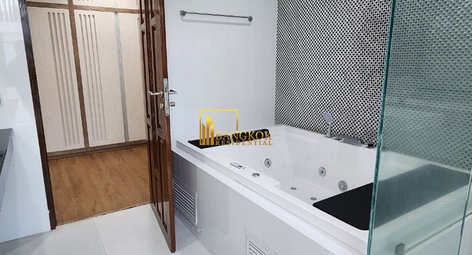 Haus zur Miete mit 3 Zimmer in Watthana, Bangkok