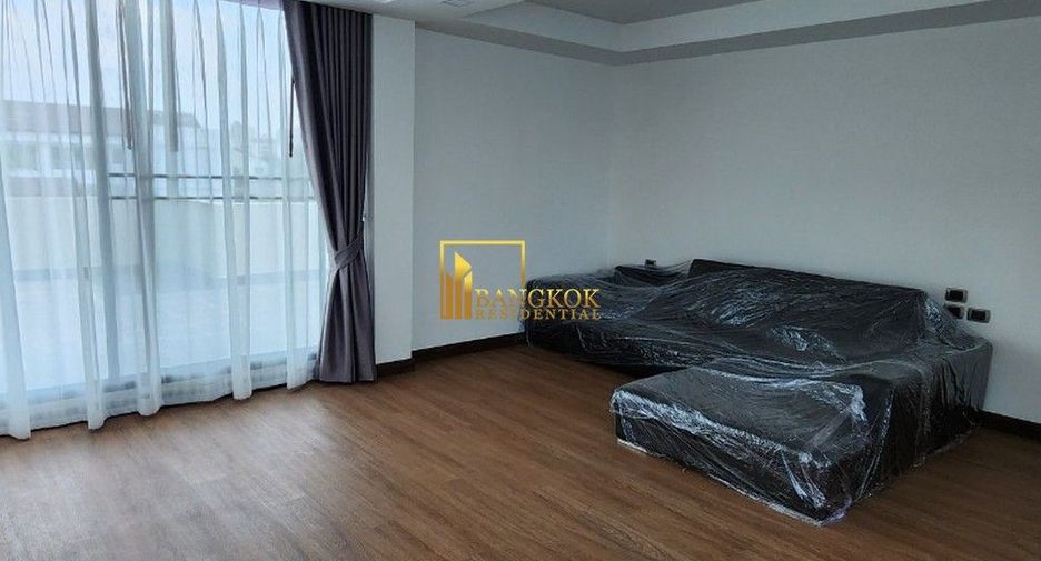 Haus zur Miete mit 3 Zimmer in Watthana, Bangkok