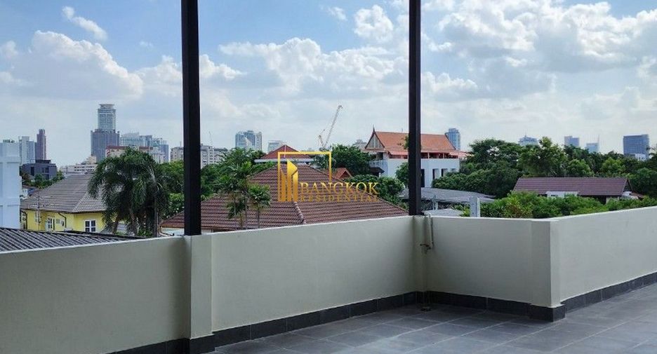 Haus zur Miete mit 3 Zimmer in Watthana, Bangkok