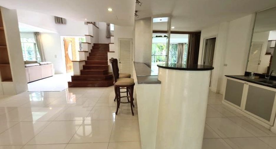 For rent 4 bedrooms house in Mueang Samut Prakan, Samut Prakan