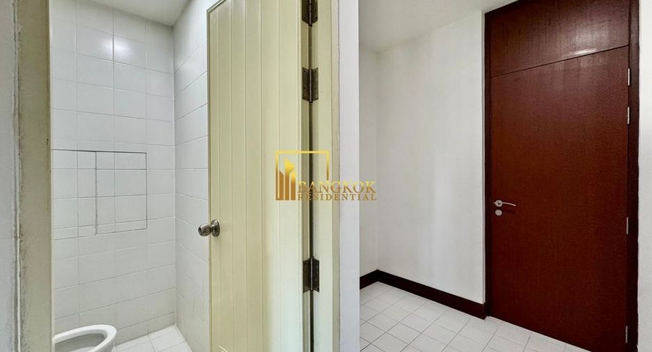 For rent 3 bedrooms apartment in Pathum Wan, Bangkok