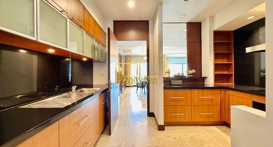 For rent 3 bedrooms apartment in Pathum Wan, Bangkok