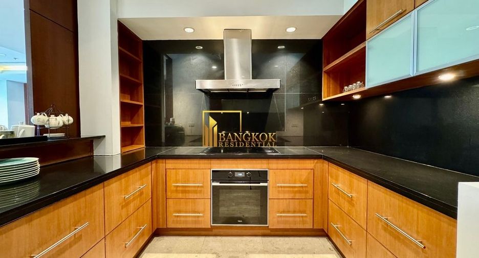 For rent 3 bedrooms apartment in Pathum Wan, Bangkok