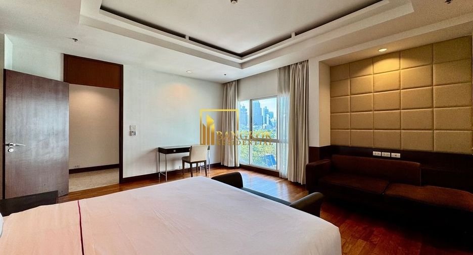 For rent 3 bedrooms apartment in Pathum Wan, Bangkok