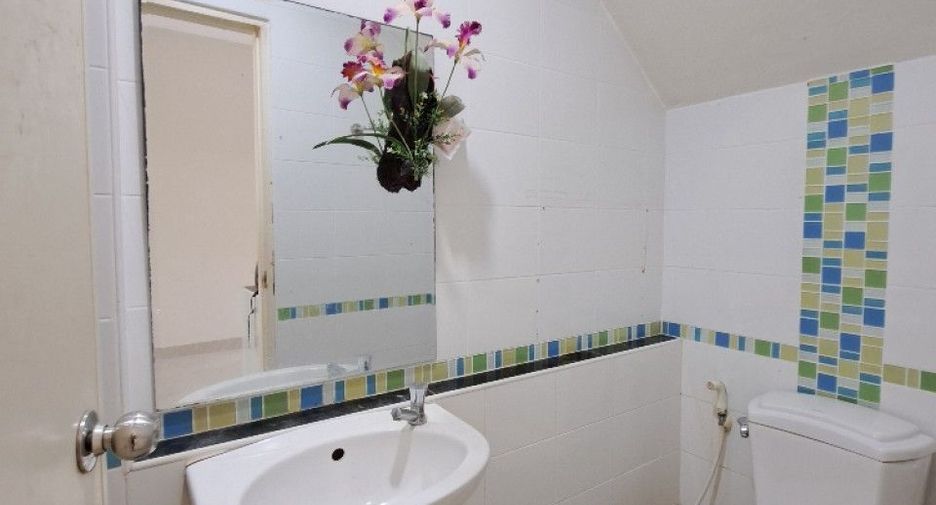 For sale 2 bedrooms townhouse in Takhli, Nakhon Sawan