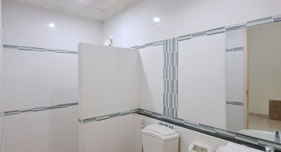 For sale 2 bedrooms townhouse in Takhli, Nakhon Sawan