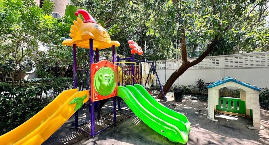 For rent 4 bedrooms apartment in Pathum Wan, Bangkok