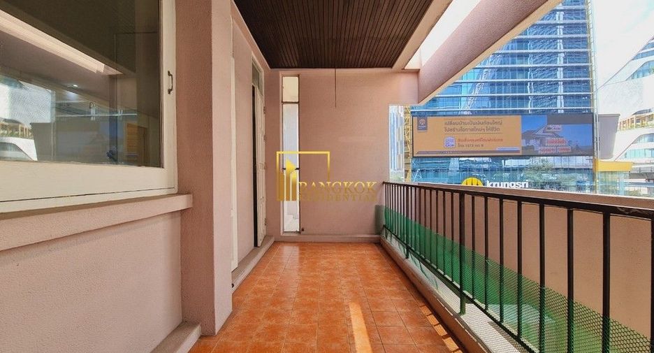 For rent 4 bedrooms apartment in Pathum Wan, Bangkok