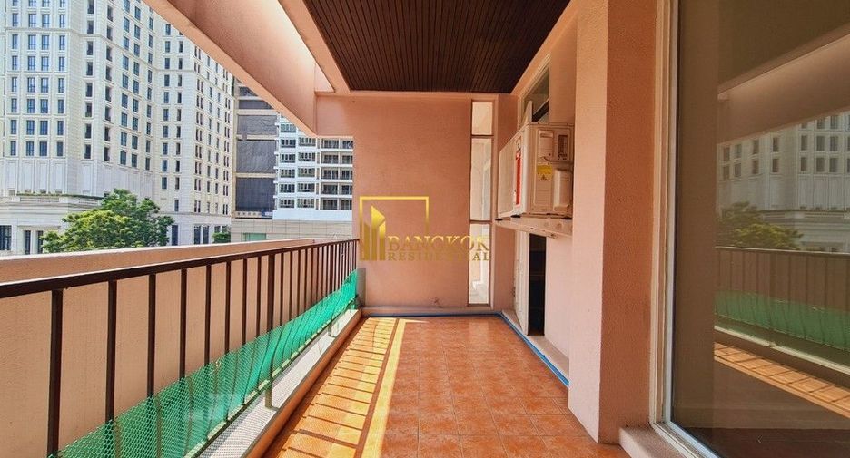 For rent 4 bedrooms apartment in Pathum Wan, Bangkok