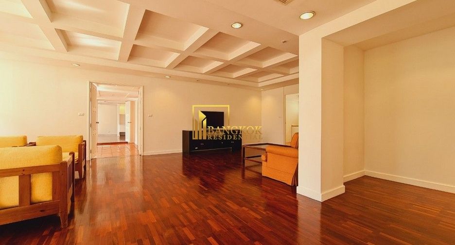 For rent 4 bedrooms apartment in Pathum Wan, Bangkok