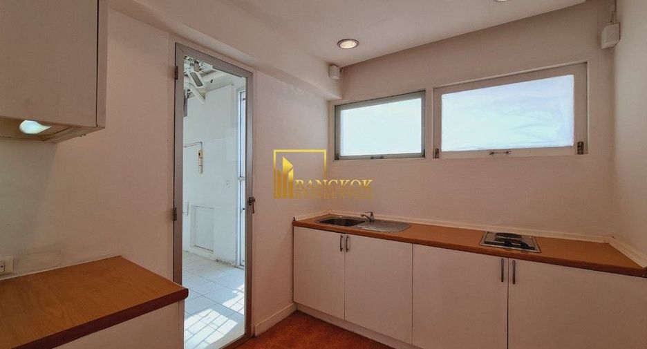 For rent 4 bedrooms apartment in Pathum Wan, Bangkok