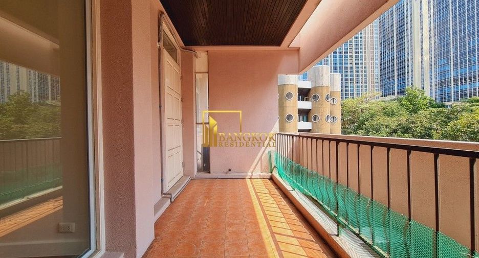 For rent 4 bedrooms apartment in Pathum Wan, Bangkok