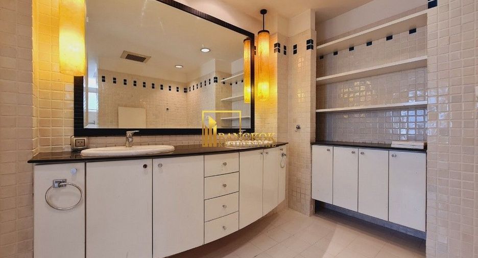 For rent 4 bedrooms apartment in Pathum Wan, Bangkok