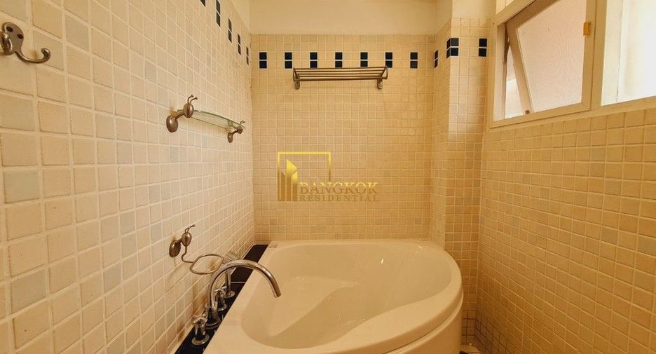 For rent 4 bedrooms apartment in Pathum Wan, Bangkok