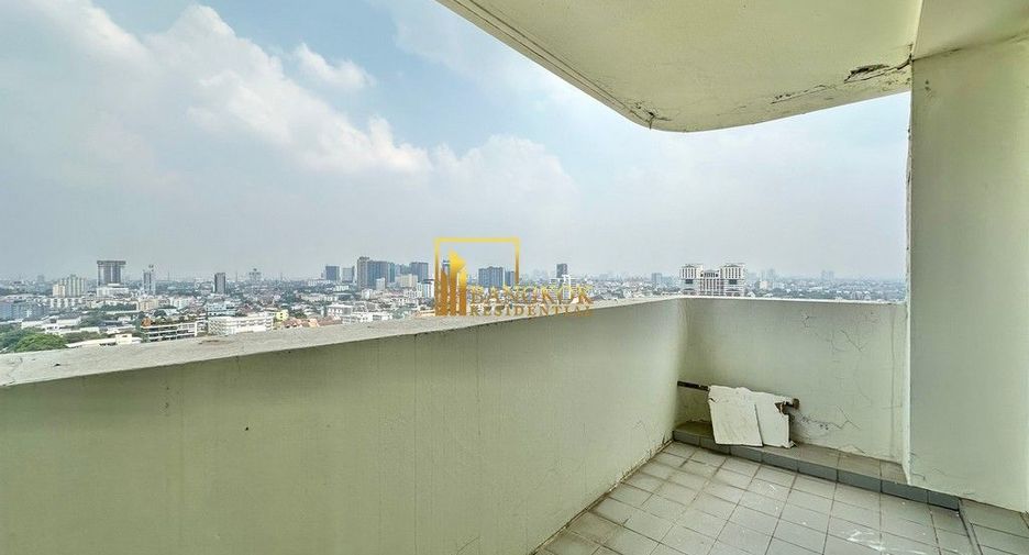 For rent 5 bedrooms apartment in Watthana, Bangkok