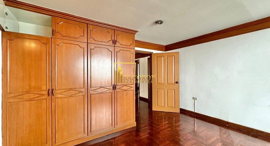 For rent 5 bedrooms apartment in Watthana, Bangkok