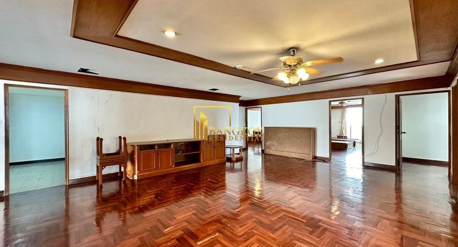 For rent 5 bedrooms apartment in Watthana, Bangkok