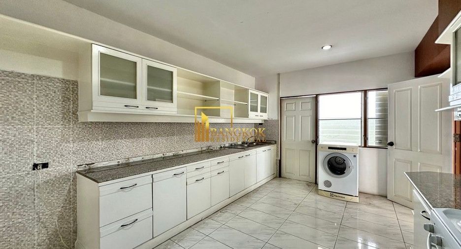 For rent 5 bedrooms apartment in Watthana, Bangkok