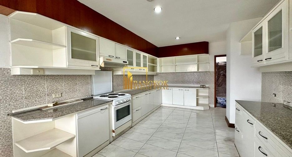 For rent 5 bedrooms apartment in Watthana, Bangkok