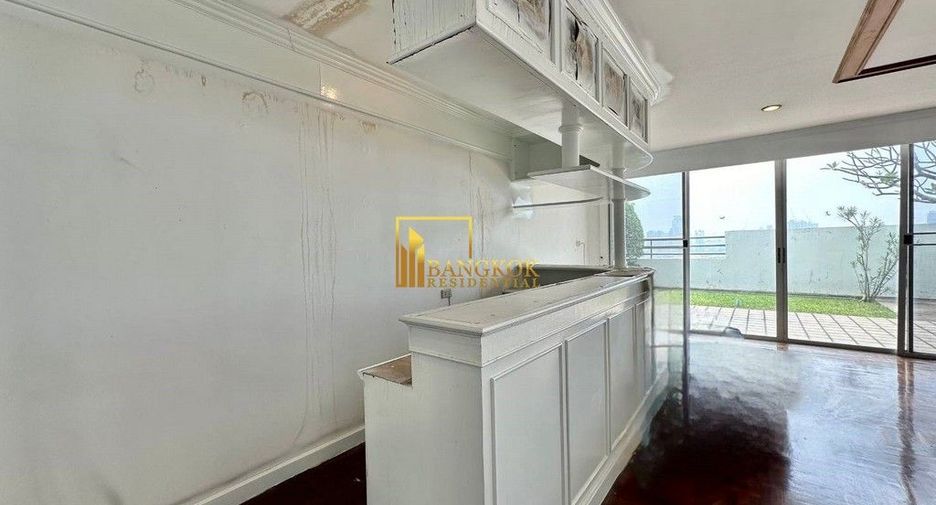 For rent 5 bedrooms apartment in Watthana, Bangkok
