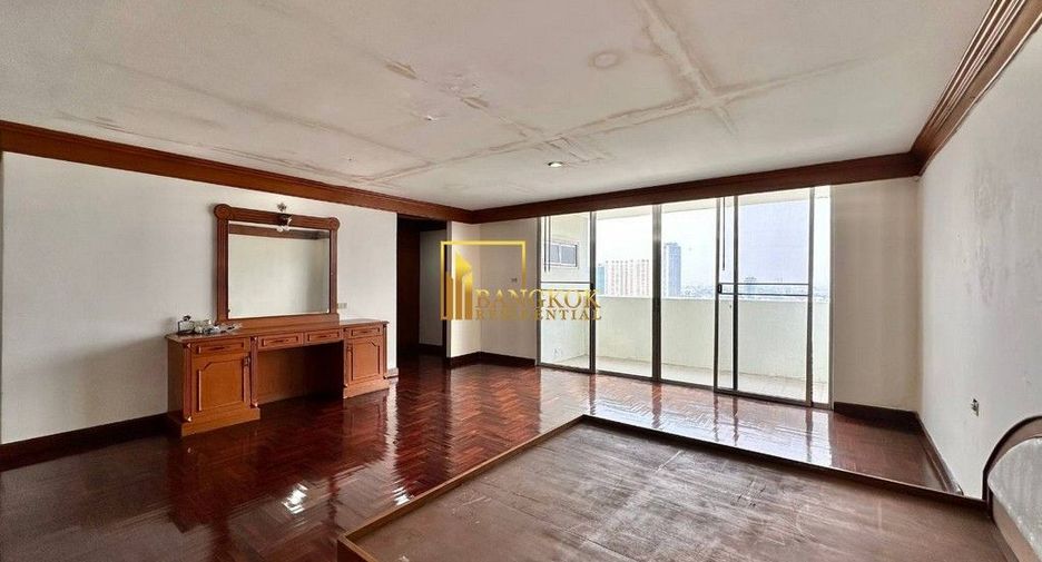 For rent 5 bedrooms apartment in Watthana, Bangkok