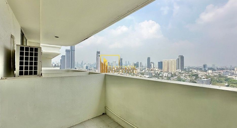 For rent 5 bedrooms apartment in Watthana, Bangkok