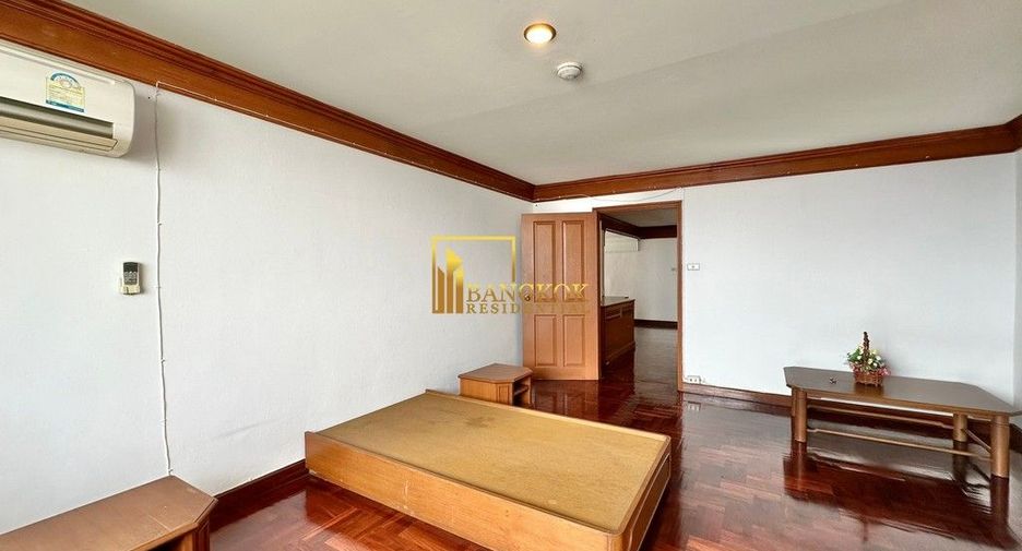 For rent 5 bedrooms apartment in Watthana, Bangkok