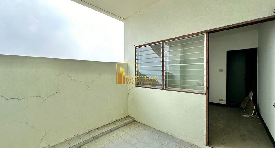 For rent 5 bedrooms apartment in Watthana, Bangkok