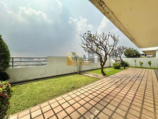 For rent 5 bedrooms apartment in Watthana, Bangkok