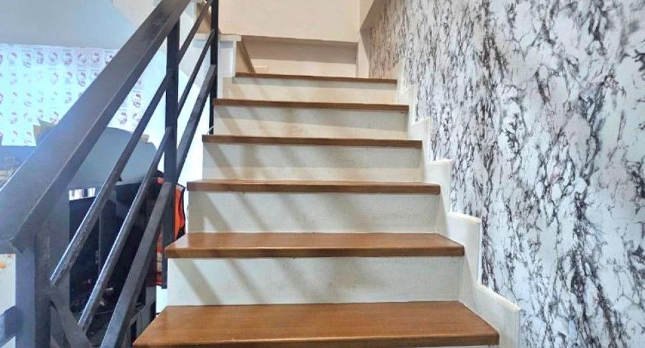 For sale 3 ベッドルーム townhouse in Si Racha, Chonburi