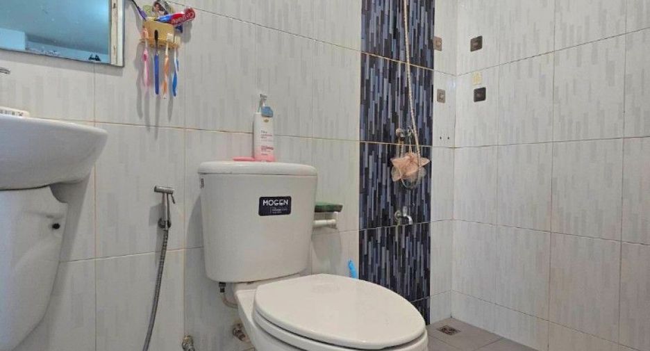 For sale 3 ベッドルーム townhouse in Si Racha, Chonburi