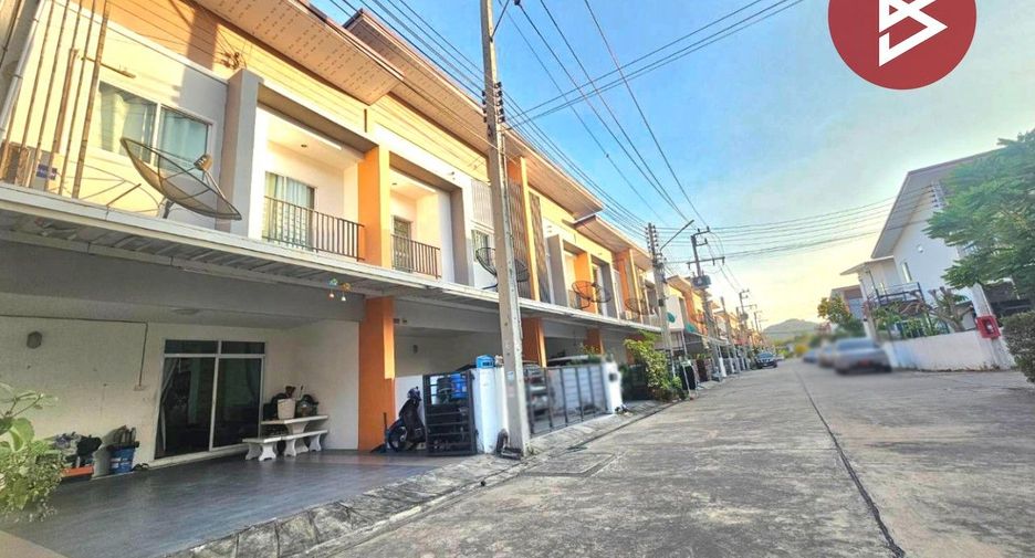 For sale 3 ベッドルーム townhouse in Si Racha, Chonburi