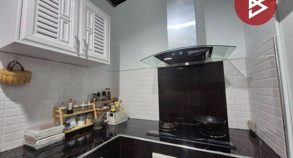 For sale 4 bedrooms townhouse in Sam Phran, Nakhon Pathom