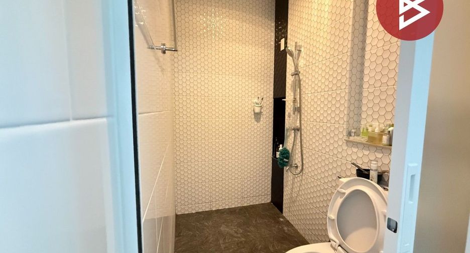 For sale 4 bedrooms townhouse in Sam Phran, Nakhon Pathom