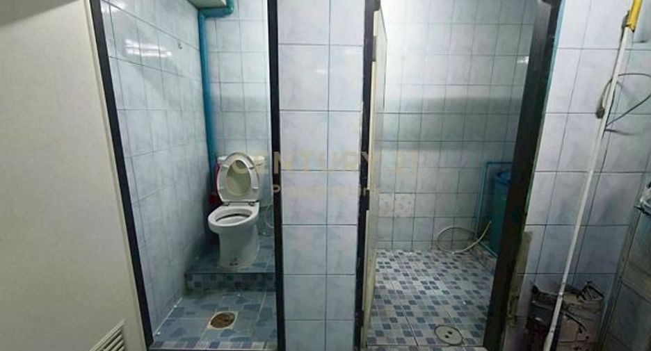 For sale 2 bedrooms townhouse in Huai Khwang, Bangkok
