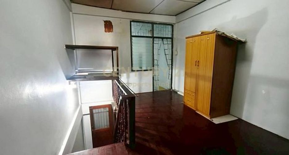 For sale 2 bedrooms townhouse in Huai Khwang, Bangkok