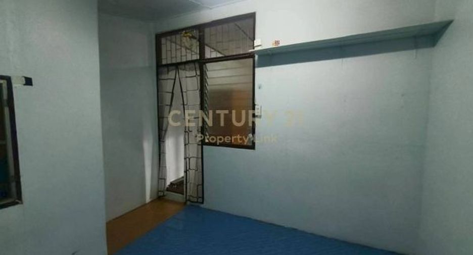 For sale 2 bedrooms townhouse in Huai Khwang, Bangkok